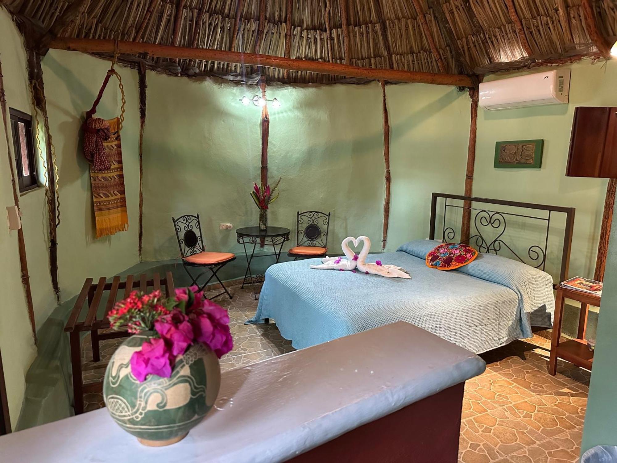 The Pickled Onion B&B And Restaurant Uxmal Санта-Элена Экстерьер фото